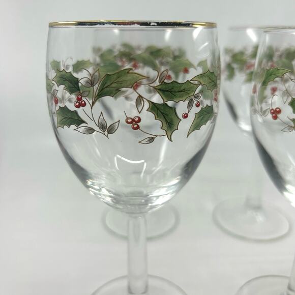 Libbey Holiday Vintage Glasses 4 Set Holly and Berries Goblet Stemware Glassware - Picture 1 of 6